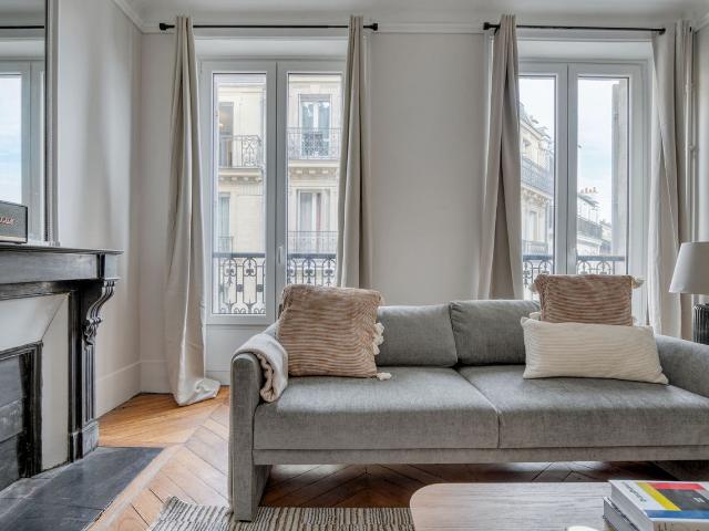 Stylish One Bedroom Apartment in Paris Ternes, Paris Amsterdam Apartments for Rent