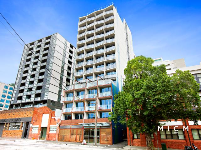 Stylish One Bedroom Apartment in Prime West Melbourne Location