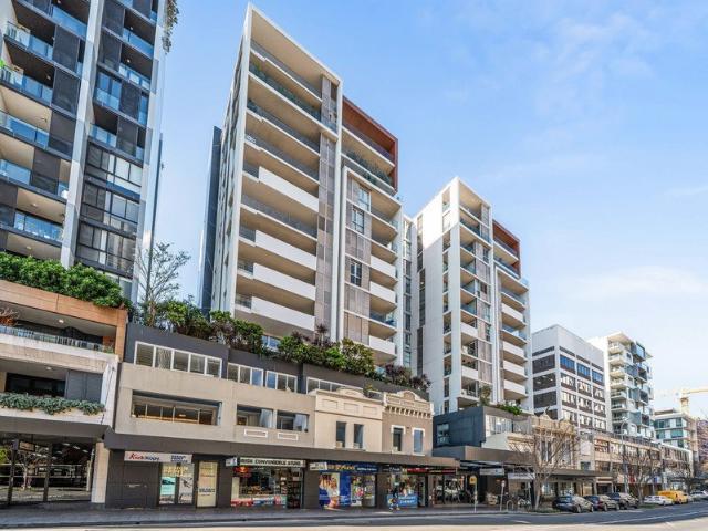 Stylish One Bedroom Apartment in Prime Bondi Junction Location