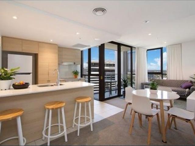 Stylish One Bedroom Apartment in Prime Broadbeach Location