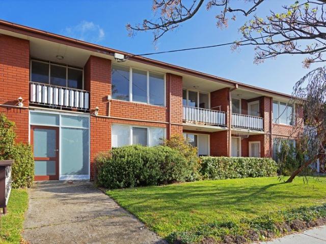 Stylish One Bedroom Apartment in Prime Location