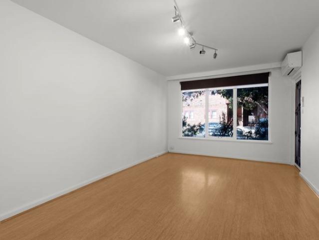 Stylish One Bedroom Apartment in Prime Location