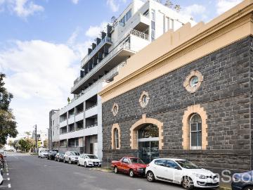 Stylish One Bedroom Apartment in Prime Port Melbourne Location!