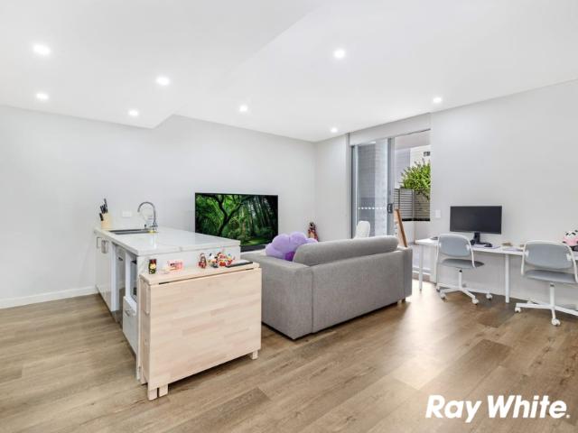 Stylish One Bedroom Apartment in Prime Schofields Location!