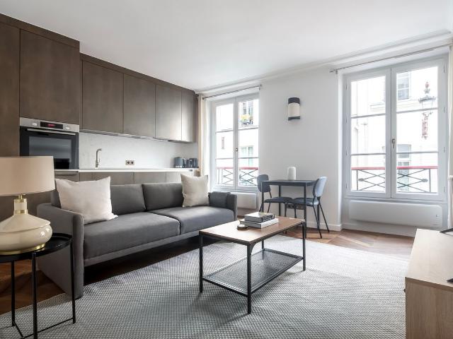 Stylish One Bedroom in Heart of Paris, Paris Amsterdam Apartments for Rent