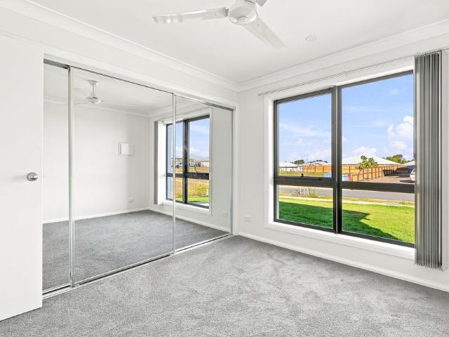 Stylish One Bedroom Living Close to the Beach