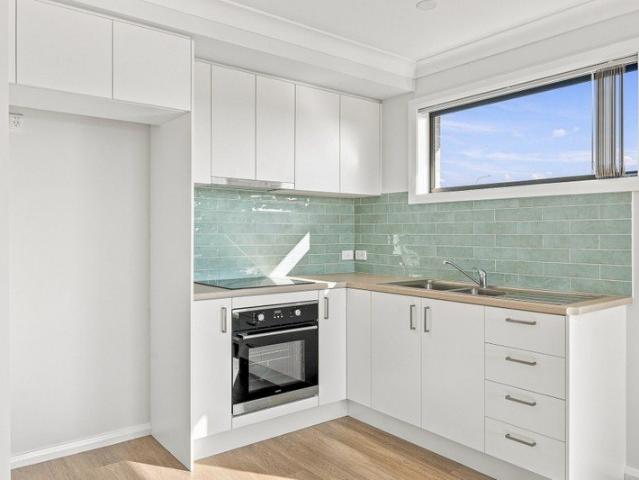 Stylish One Bedroom Living Close to the Beach