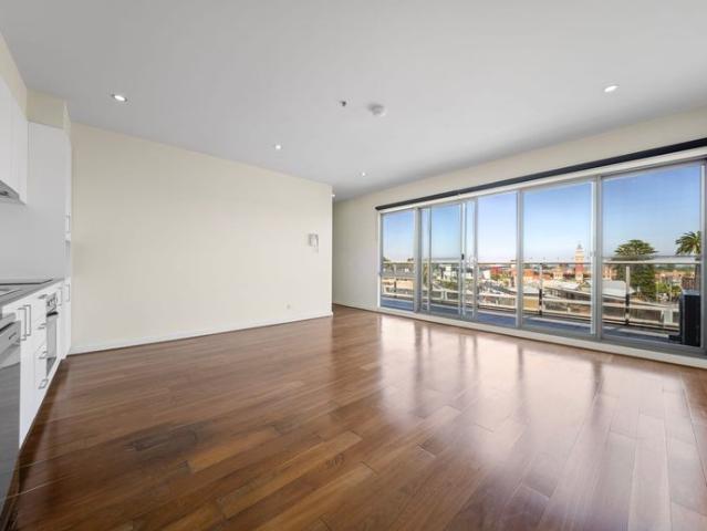 Stylish One Bedroom Living in the Heart of Mentone