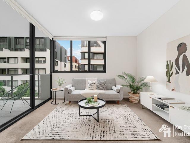 Stylish One Bedroom Plus Oversized Study with City Views