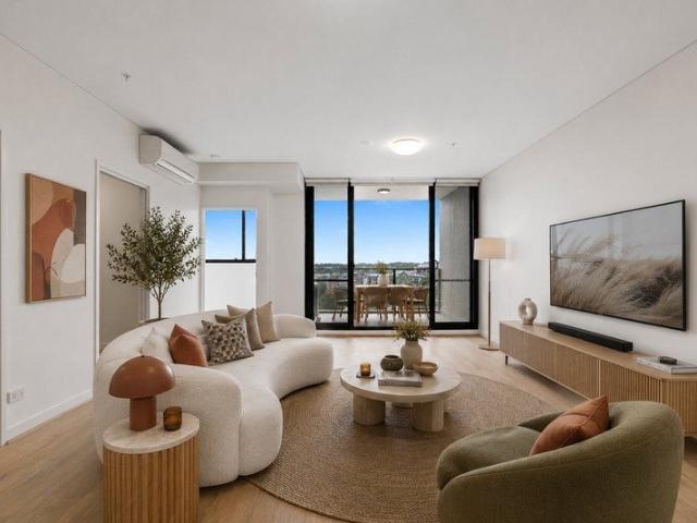 Stylish One Bedroom Plus Study Apartment in the Heart of Hornsby