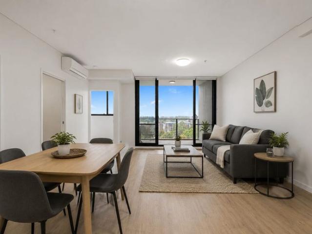 Stylish One Bedroom Plus Study Apartment in the Heart of Hornsby