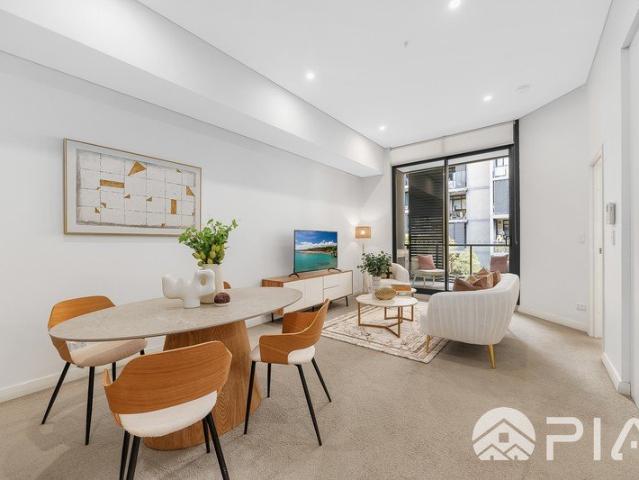 Stylish One Bedroom Plus Study Living Close to Waterfront