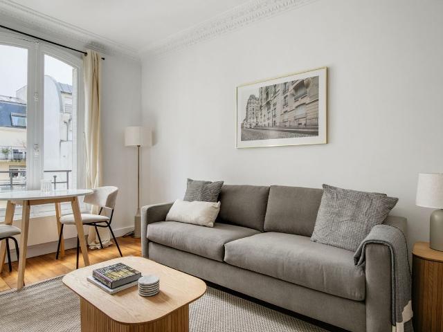 Stylish One Bedroom Retreat in Paris, Paris Amsterdam Apartments for Rent