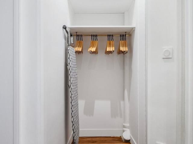 Stylish One Bedroom Retreat in Paris, Paris Amsterdam Apartments for Rent