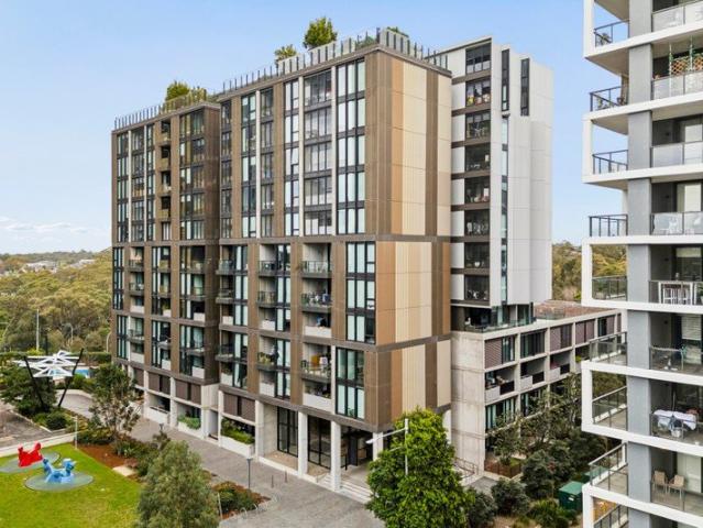 Stylish One Bedroom + Study Apartment