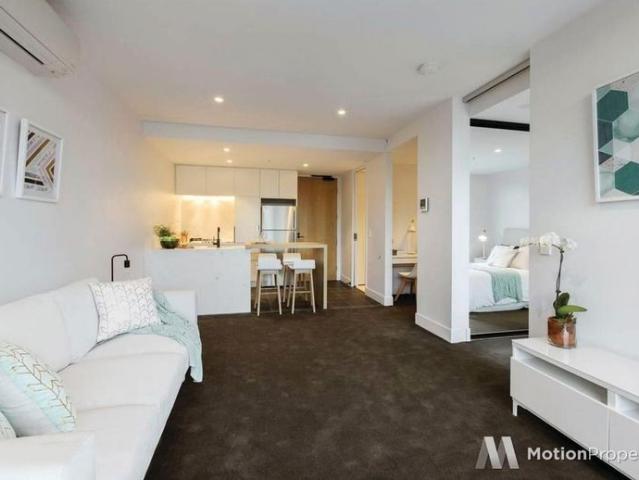 Stylish One Bedroom + Study Apartment in the Heart of Ivanhoe