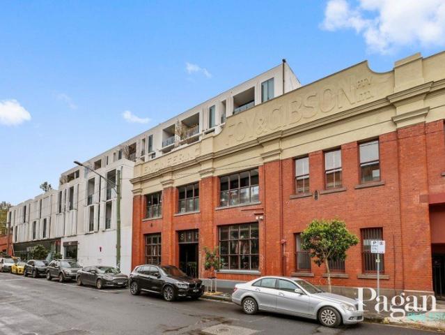Stylish One Bedroom + Study in the Heart of Collingwood