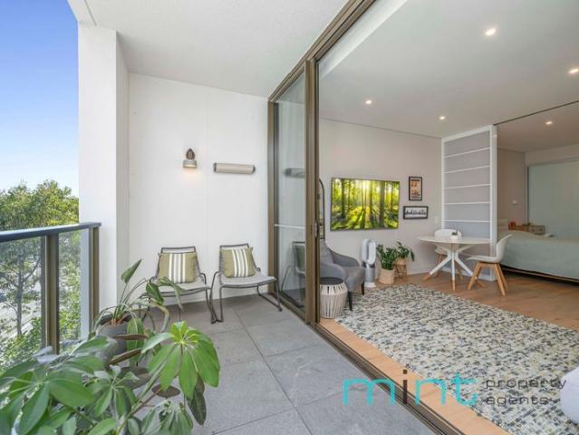 Stylish One Bedroom Style Studio with Storage Cage