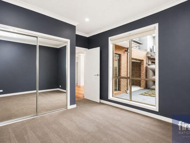 ! Stylish One Bedroom Townhouse in a Convenient Reservoir Location For Rent !