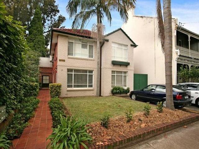 Stylish One Bedroom Unit in Convenient North Sydney Location First Open house from 10/10/2026