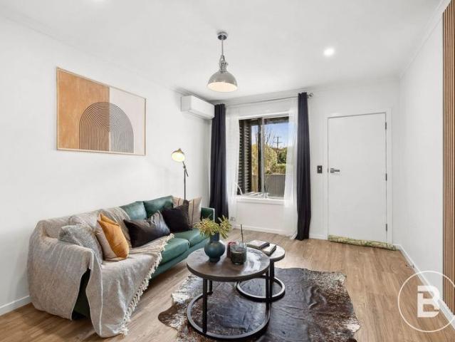 STYLISH ONE BEDROOM UNIT MINUTES FROM THE CBD