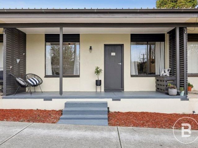 STYLISH ONE BEDROOM UNIT MINUTES FROM THE CBD