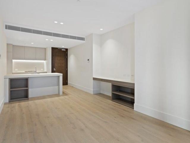 Stylish One Bedroom with Balcony & Secure Parking