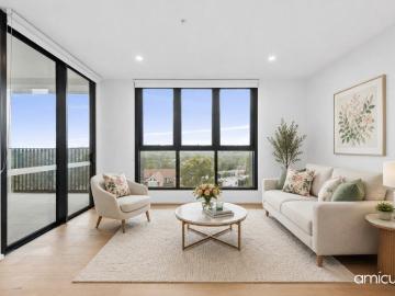 Stylish One Bedroom with Beautiful Easterly Outlooks