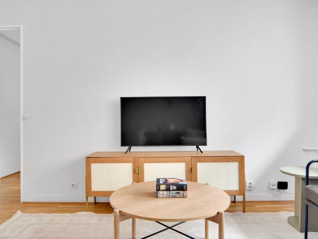 Stylish Auteuil Apartment: Your Parisian Retreat, Paris Amsterdam Apartments for Rent