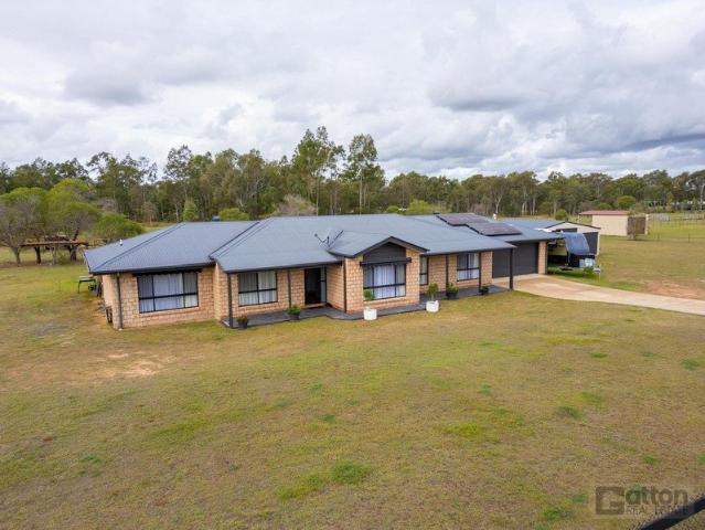 STYLISH ACREAGE LIVING IN THE HEART OF THE LOCKYER VALLEY WITH A POOL!