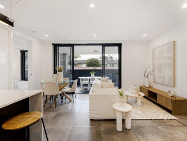 Stylish Alderley Apartment with Newly Renovated Bathroom & Laundry And Secure Garage