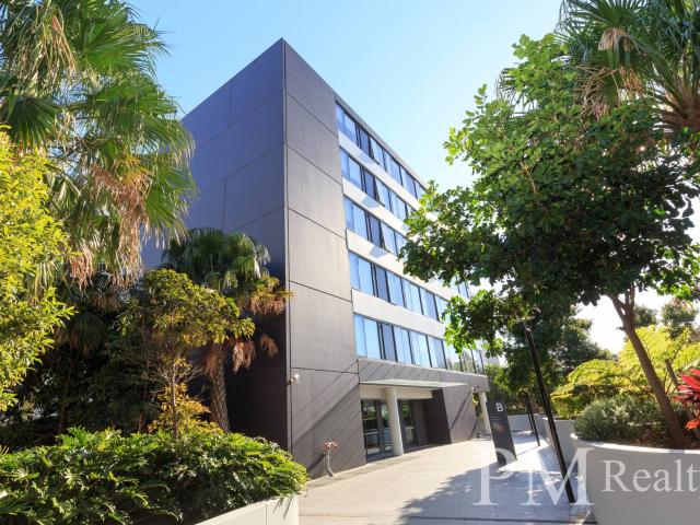 Stylish &amp  Spacious Two Bedroom in Prime Location