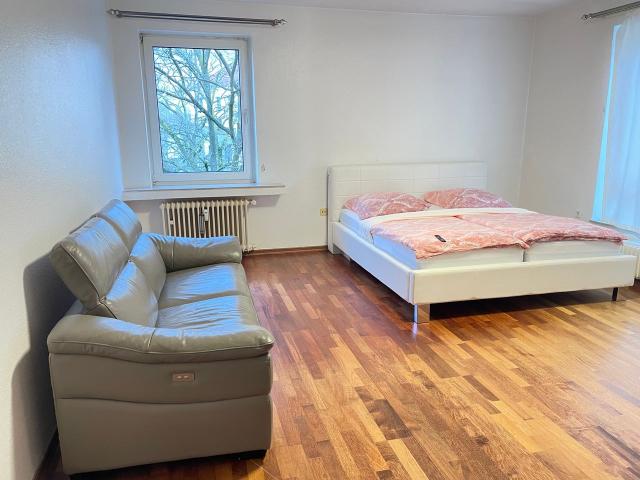 Stylish and comfortable 3 room apartment in Hanover, close to the city center, with balcony and excellent public transport connections, Hannover Amsterdam Apartments for Rent