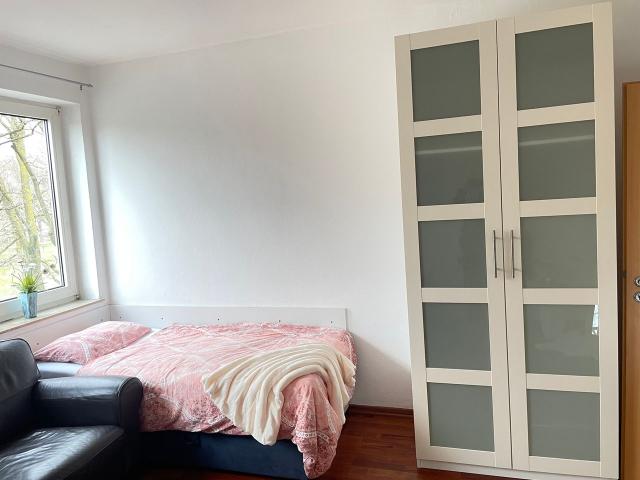 Stylish and comfortable 3 room apartment in Hanover, close to the city center, with balcony and excellent public transport connections, Hannover Amsterdam Apartments for Rent