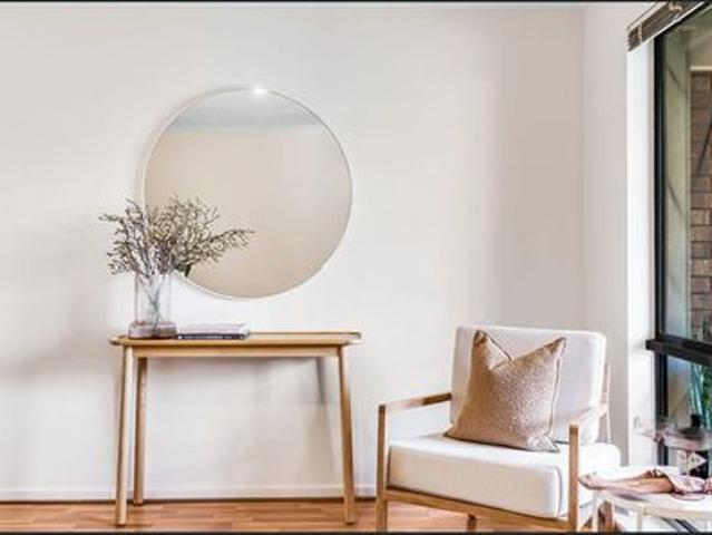 Stylish and Convenient Mile End Home
