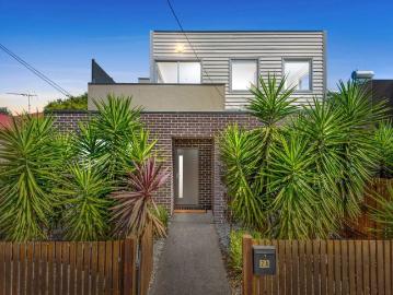 Stylish And Convenient Bayside Living