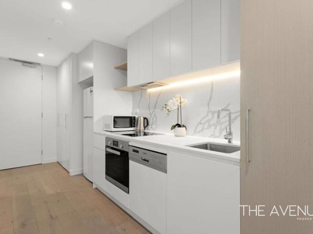 STYLISH AND CONVENIENT 1 BEDROOM APARTMENT IN THE HEART OF CARNEGIE