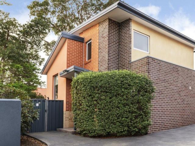 Stylish and Light Filled with Private Courtyard