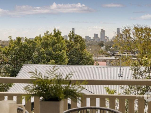 Stylish and Low Maintenance Living in Yeronga