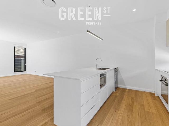 Stylish and Luxurious Near New Townhouse