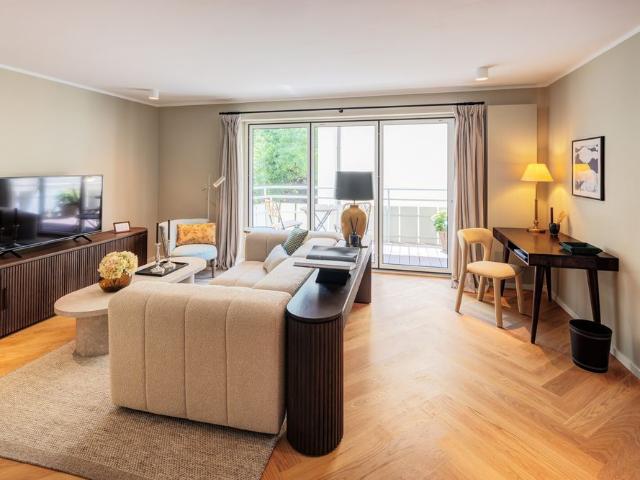 Stylish and luxuriously renovated 2 room apartment for rent
