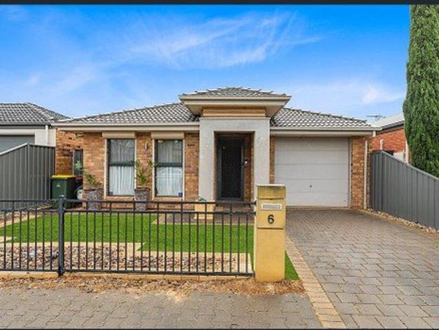 STYLISH AND MODERN 3 BEDROOM VILLA!