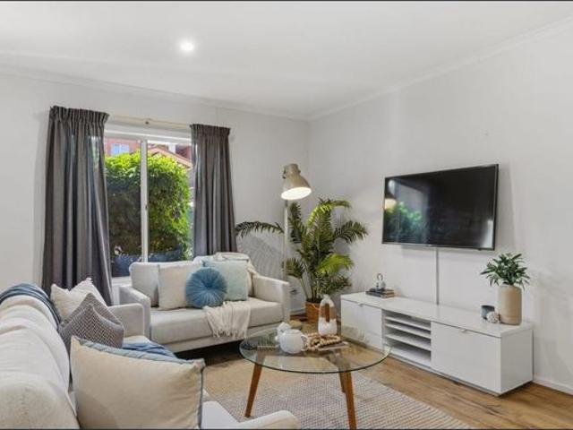 Stylish and Modern Fully Furnished 2 Bedroom Apartment