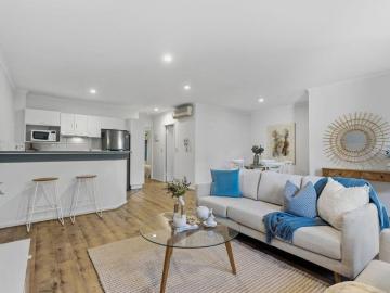 Stylish and Modern Fully Furnished 2 Bedroom Apartment