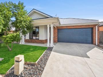 STYLISH AND MODERN IN PRIME LARA LOCATION