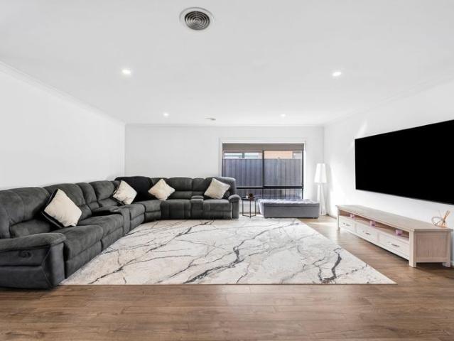 STYLISH AND MODERN IN PRIME LARA LOCATION Check out our 3D Tour online