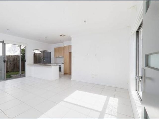 Stylish and Modern Townhouse for Rent in Carina
