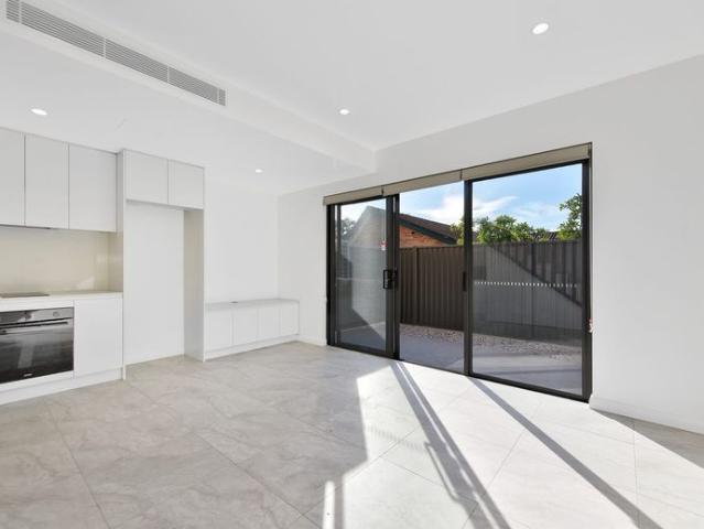 Stylish and newly built one bedroom garden apartment