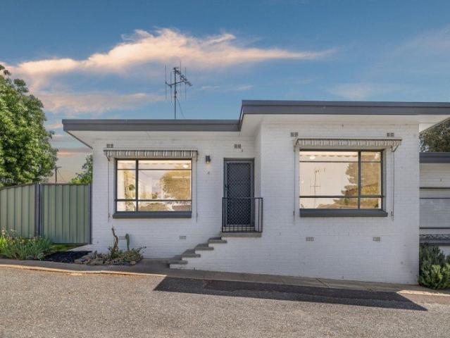 Stylish and Renovated 2 Bedroom Home in a Prime Location
