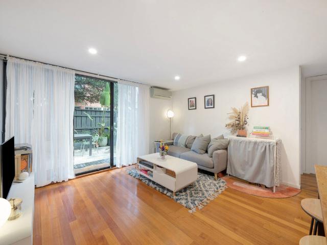 Stylish and Secure Ground Floor Living with Huge Courtyard